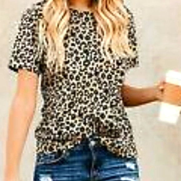 NWT Blooming Jelly Animal Print Short Sleeve, Round Neck Casual Top - Picture 1 of 11